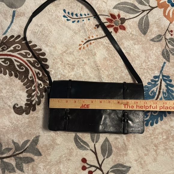 Francesco Biasia Sleek Black Leather Shoulder Bag - Picture 7 of 9